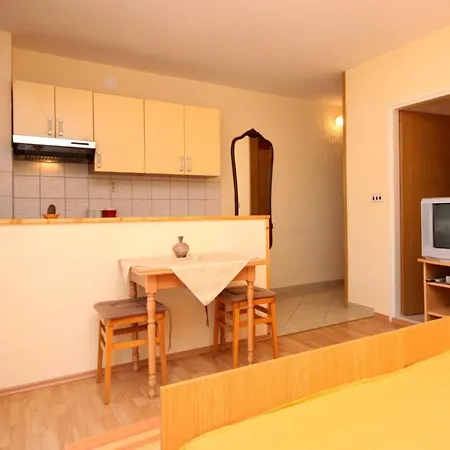 Apartments And Rooms With Parking Space Jelsa, Hvar - 8798