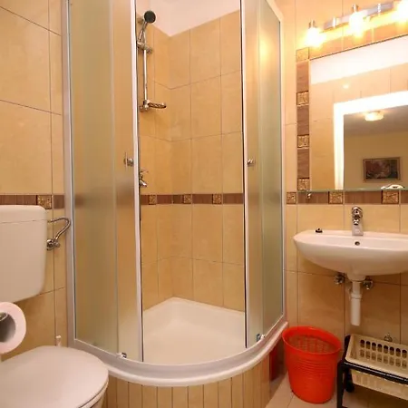 Apartments And Rooms With Parking Space Jelsa, Hvar - 8798 Jelsa (Hvar)