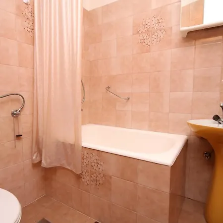 Apartments And Rooms With Parking Space Jelsa, Hvar - 8798 Guest house Jelsa (Hvar)