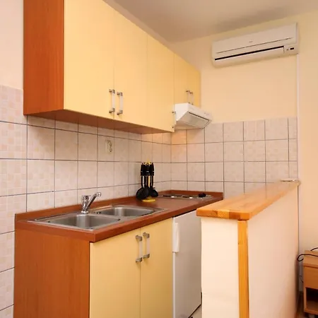 Apartments And Rooms With Parking Space Jelsa, Hvar - 8798 Guest house