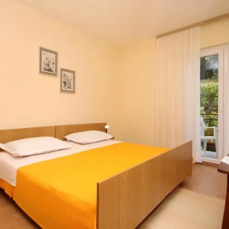 Guest house Apartments And Rooms With Parking Space Jelsa, Hvar - 8798 3*