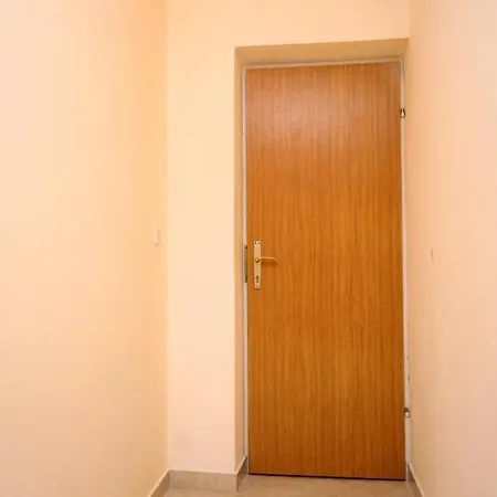 Apartments And Rooms With Parking Space Jelsa, Hvar - 8798