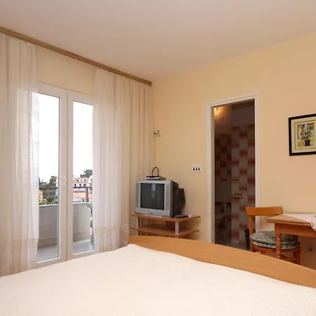 Guest house Apartments And Rooms With Parking Space Jelsa, Hvar - 8798 3*