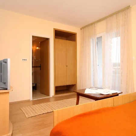 Apartments And Rooms With Parking Space Jelsa, Hvar - 8798 Guest house Jelsa (Hvar)