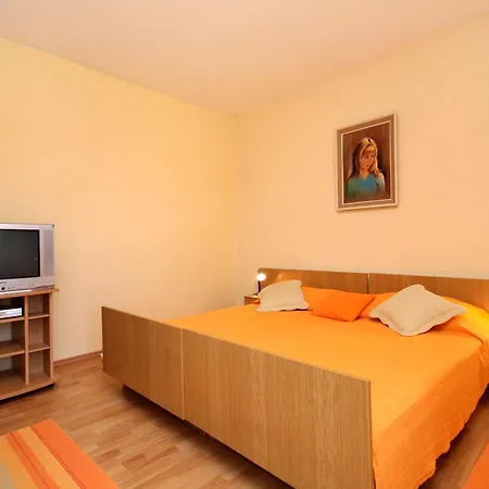 Guest house Apartments And Rooms With Parking Space Jelsa, Hvar - 8798 Jelsa (Hvar)