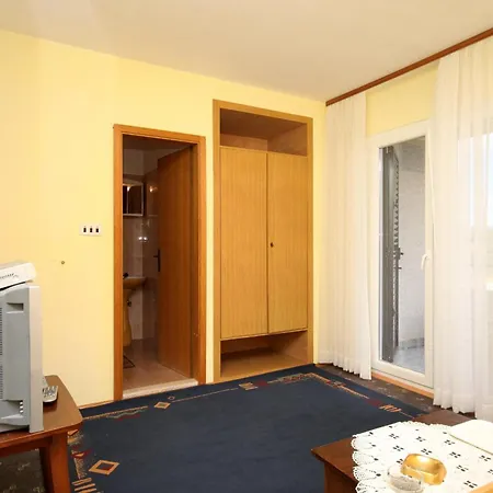 Apartments And Rooms With Parking Space Jelsa, Hvar - 8798 Guest house Jelsa (Hvar)