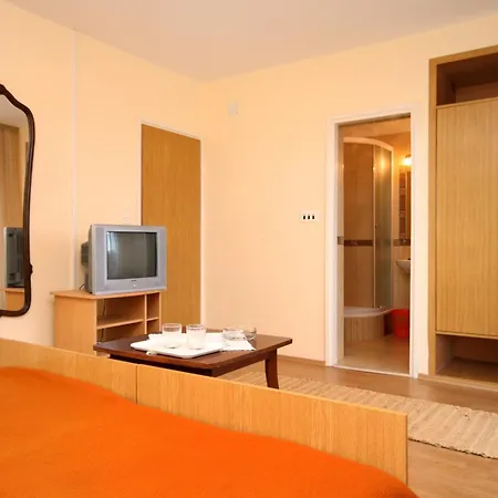Guest house Apartments And Rooms With Parking Space Jelsa, Hvar - 8798 3*