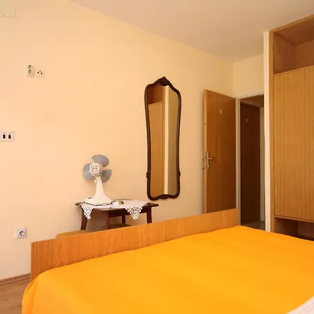 Guest house Apartments And Rooms With Parking Space Jelsa, Hvar - 8798 Jelsa (Hvar)
