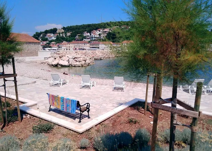 Apartments And Rooms With Parking Space Jelsa, Hvar - 8798 Gostinjska kuća