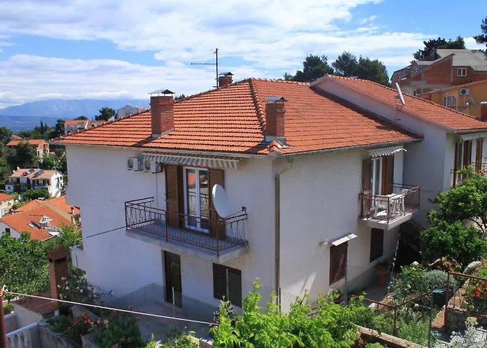 Gostinjska kuća Apartments And Rooms With Parking Space Jelsa, Hvar - 8798 Jelsa (Hvar)