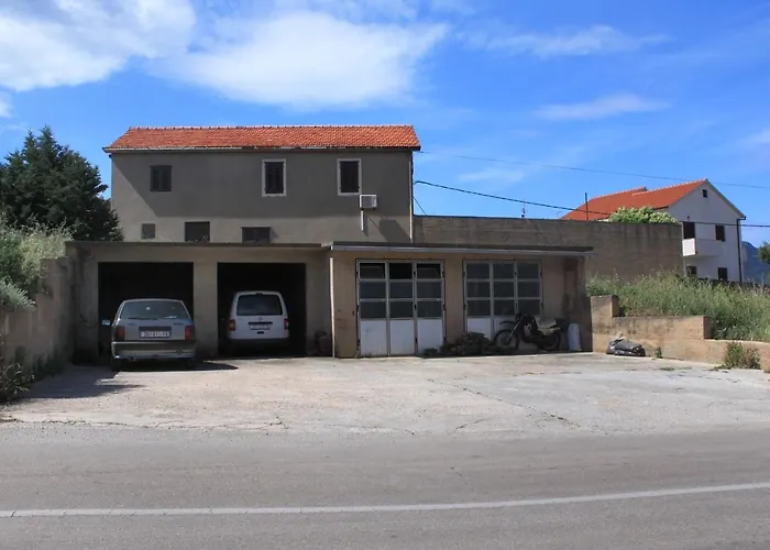 Gostinjska kuća Apartments And Rooms With Parking Space Jelsa, Hvar - 8798 3*