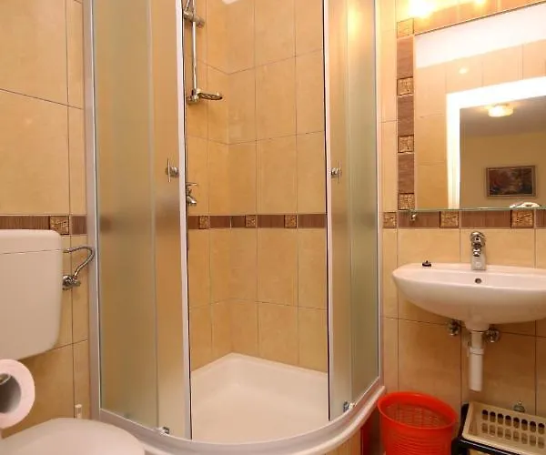 Apartments And Rooms With Parking Space Jelsa, Hvar - 8798 Jelsa (Hvar)