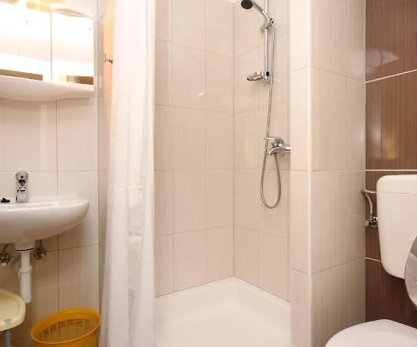 Gostinjska kuća Apartments And Rooms With Parking Space Jelsa, Hvar - 8798 Jelsa (Hvar)