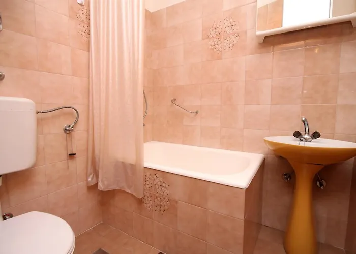 Apartments And Rooms With Parking Space Jelsa, Hvar - 8798 Gostinjska kuća Jelsa (Hvar)