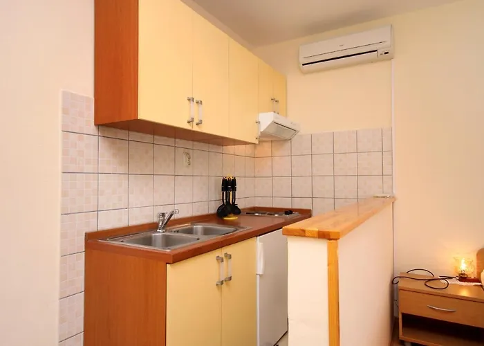 Apartments And Rooms With Parking Space Jelsa, Hvar - 8798 Gostinjska kuća