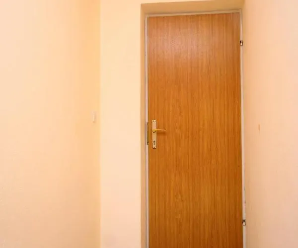 Apartments And Rooms With Parking Space Jelsa, Hvar - 8798