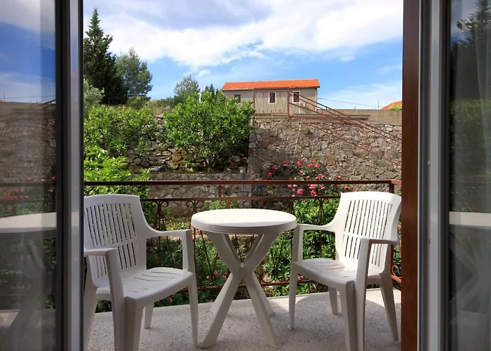 Apartments And Rooms With Parking Space Jelsa, Hvar - 8798